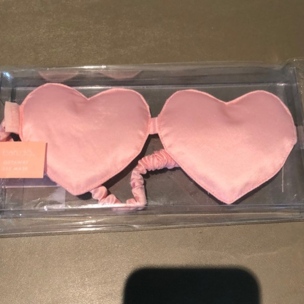 NWT Ban.do getaway heart shaped eye mask